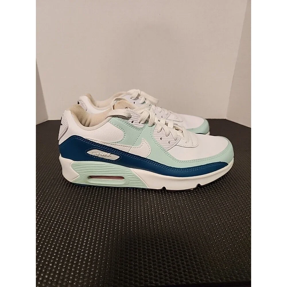 Size 7Y (GS) - Nike Air Max 90 Low Green - Picture 4 of 10